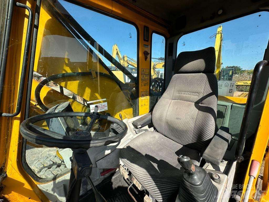 Liebherr A 900 B حفارات بعجل