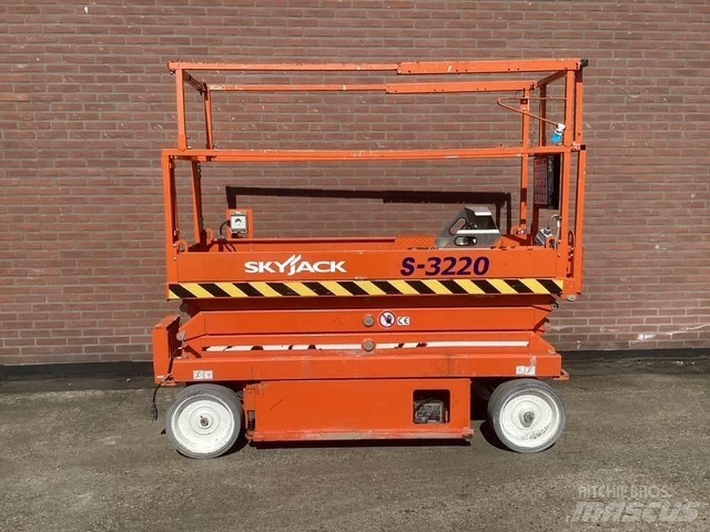 SkyJack SJIII3220 رافعات مقصية الشكل