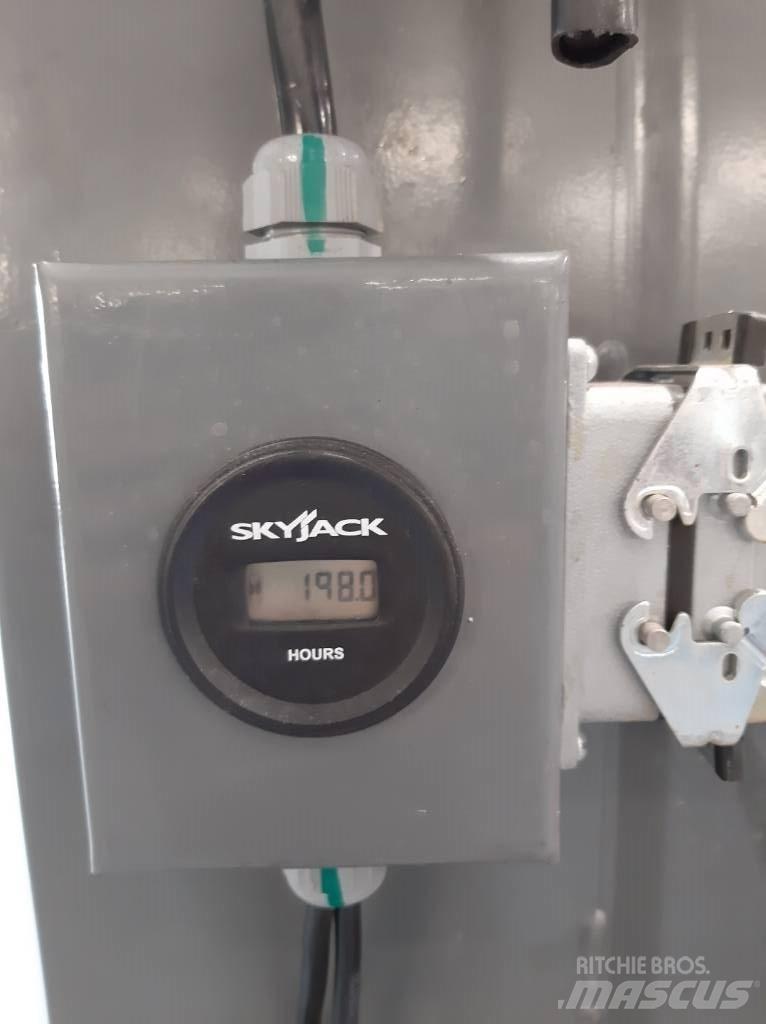 SkyJack SJ 16 رافعات السارية الرأسية