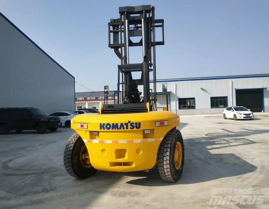 Komatsu FD 200 شاحنات الديزل