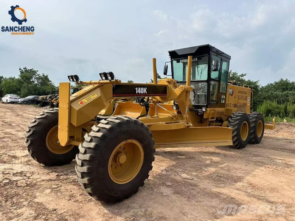 CAT 140 K معدات تمهيد الطرق