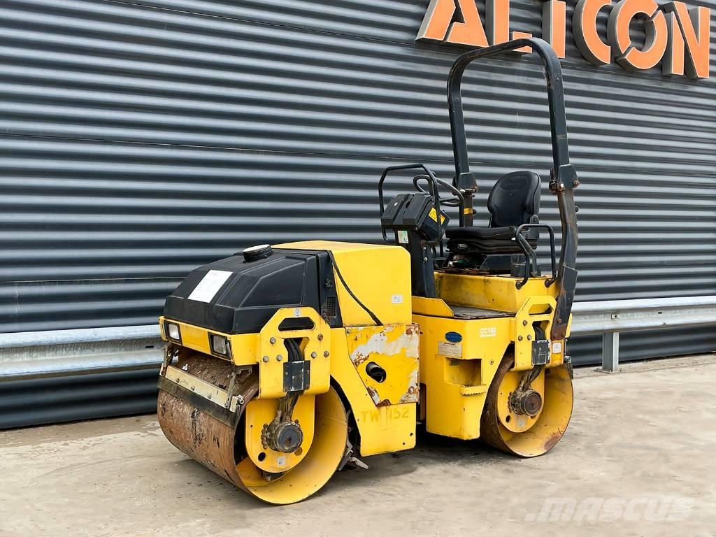 Dynapac CC102 مداحل ثنائية الاسطوانة