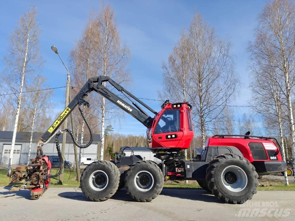 Komatsu 951 حصادات