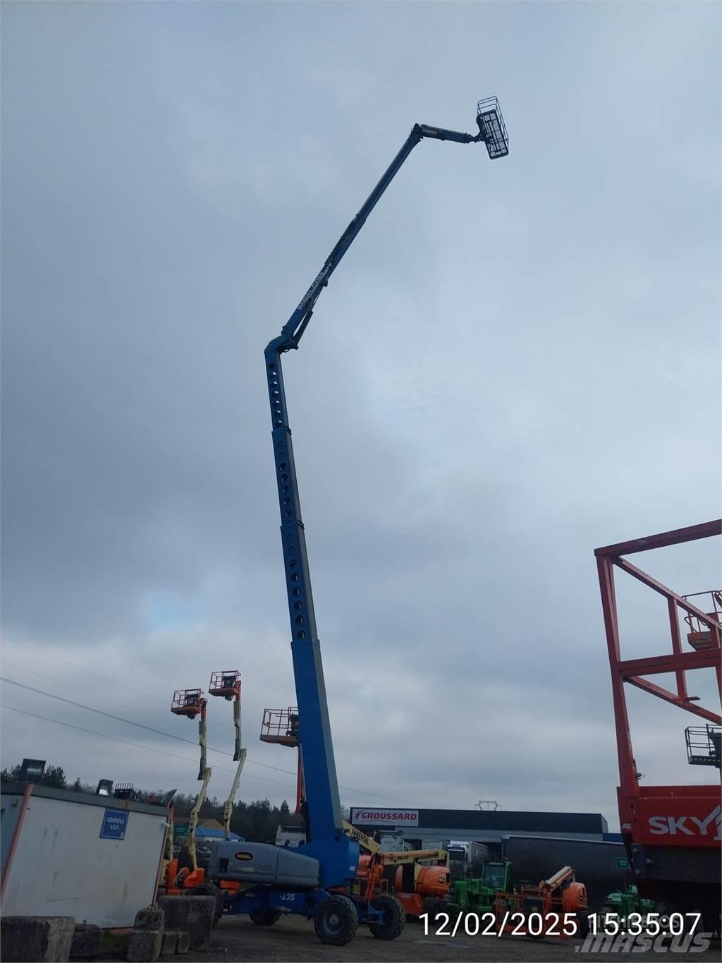 Genie Z135/70 رافعات سلة مفصلية