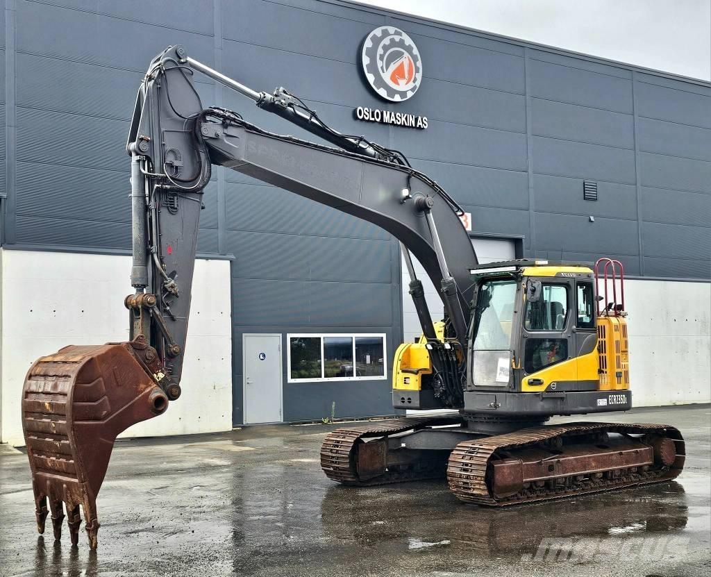 Volvo ECR235 DL حفارات زحافة