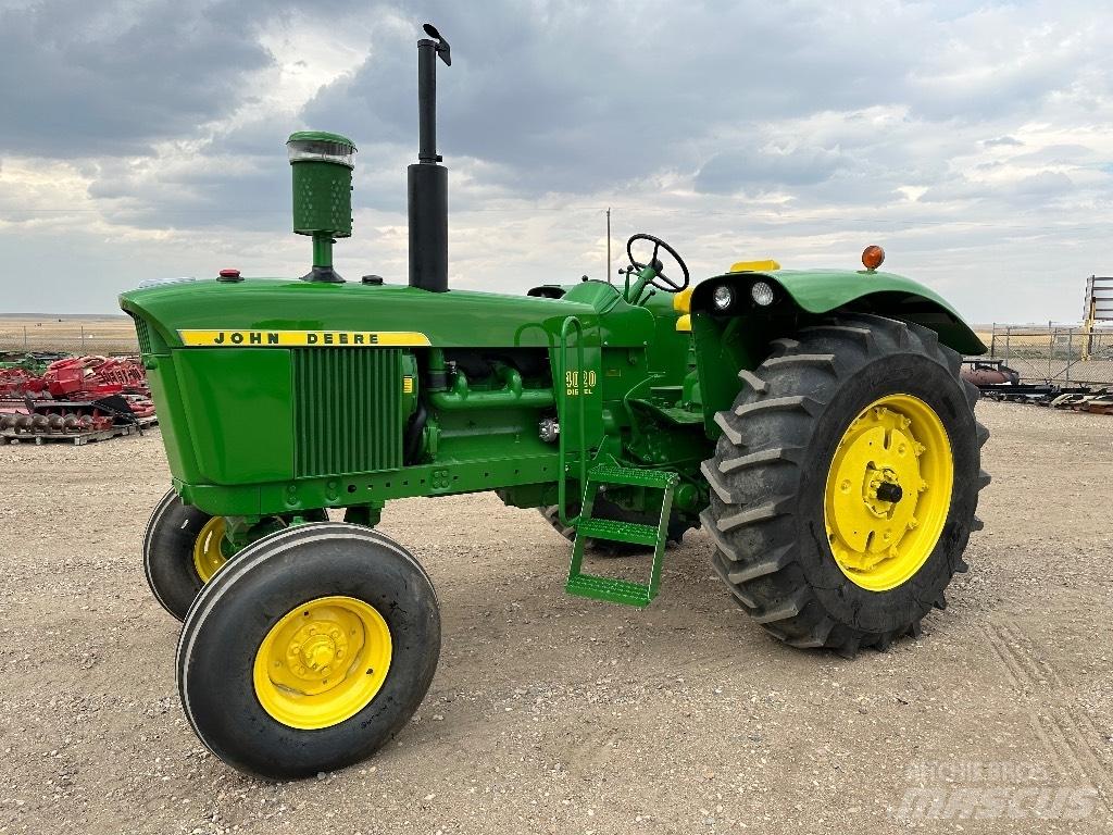 John Deere 4020 الجرارات