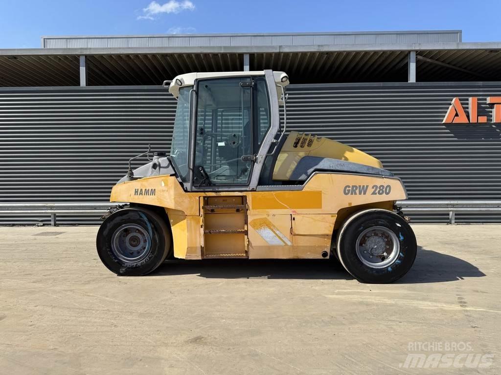 Hamm GRW 280-12H مداحل ذات إطارات هوائية