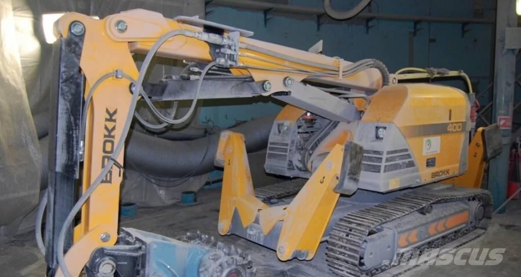 Brokk 400 حفارات هدم