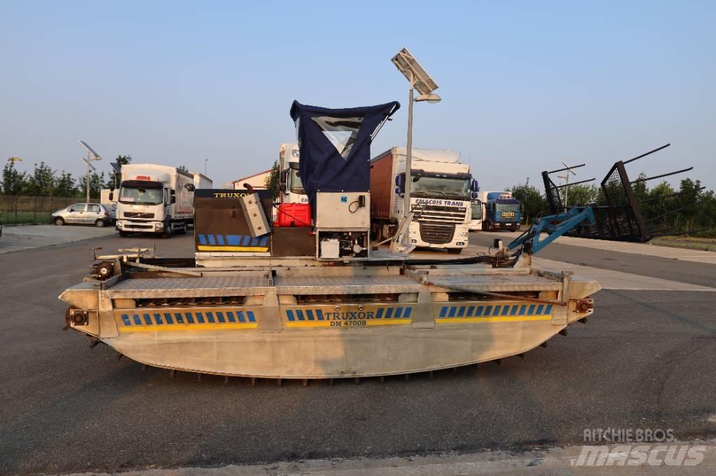 Truxor 4700 جز العشب خلف الكهف
