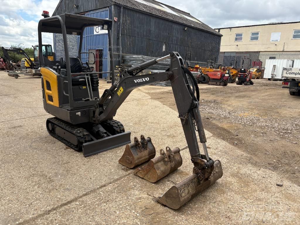 Volvo EC 15 D حفارات صغيرة أقل من 7 طن (حفارات صغيرة)