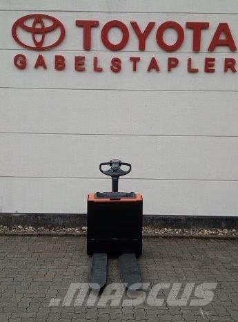 Toyota LWE 200 معدات التكديس الجوالة