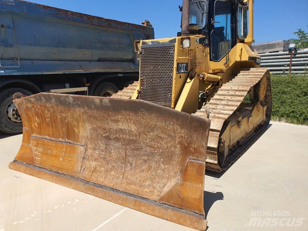 CAT D 5 H LGP بلدوزرات مجنزرة