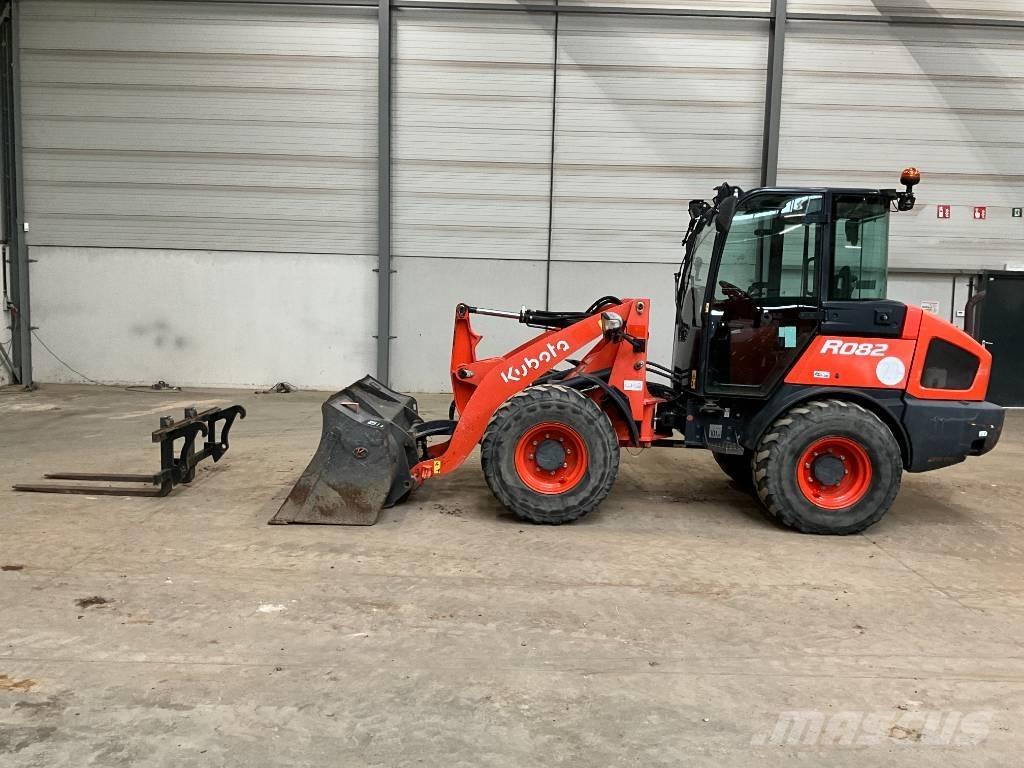 Kubota R 082 لوادر بعجل