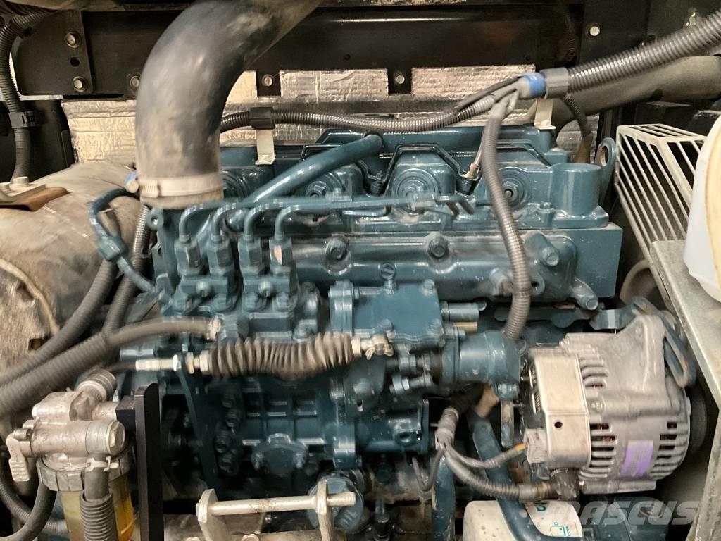 Kubota R 082 لوادر بعجل