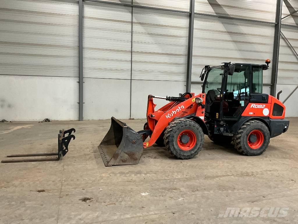 Kubota R 082 لوادر بعجل