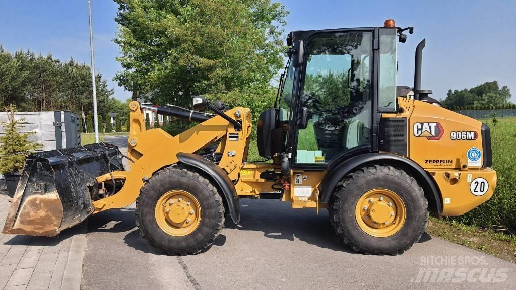 CAT 906M لوادر بعجل