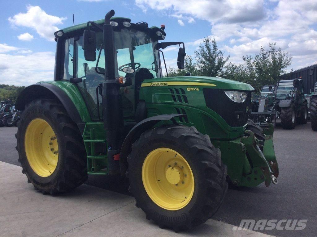 John Deere 6130M الجرارات