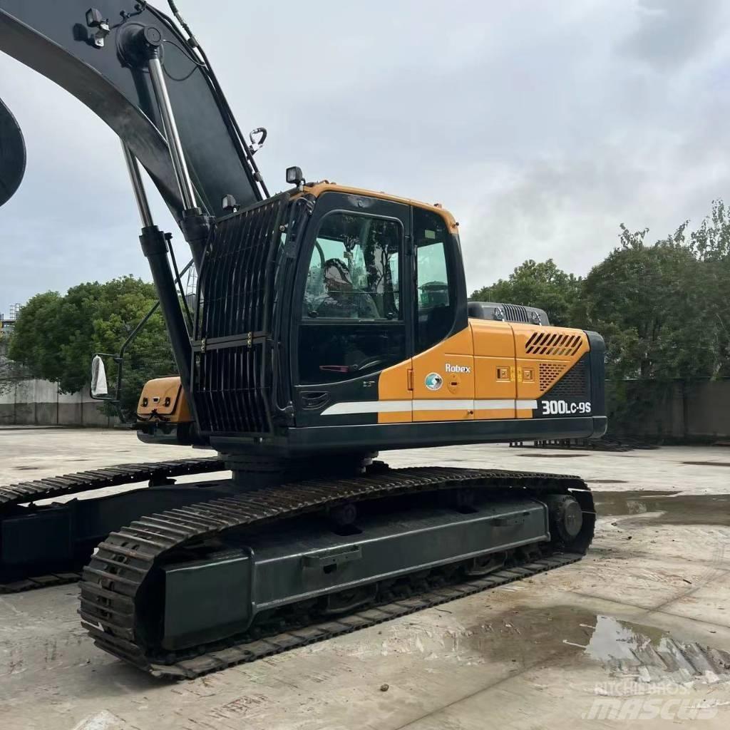 Hyundai R300LC-9S حفارات زحافة