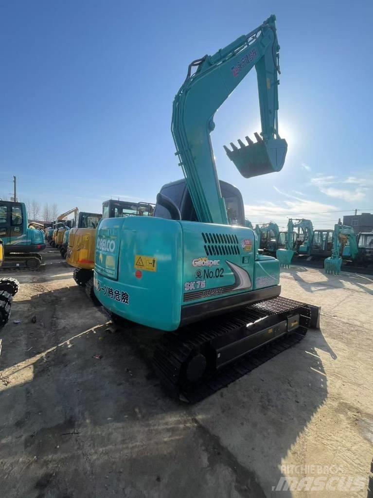 Kobelco SK 75 حفارات زحافة