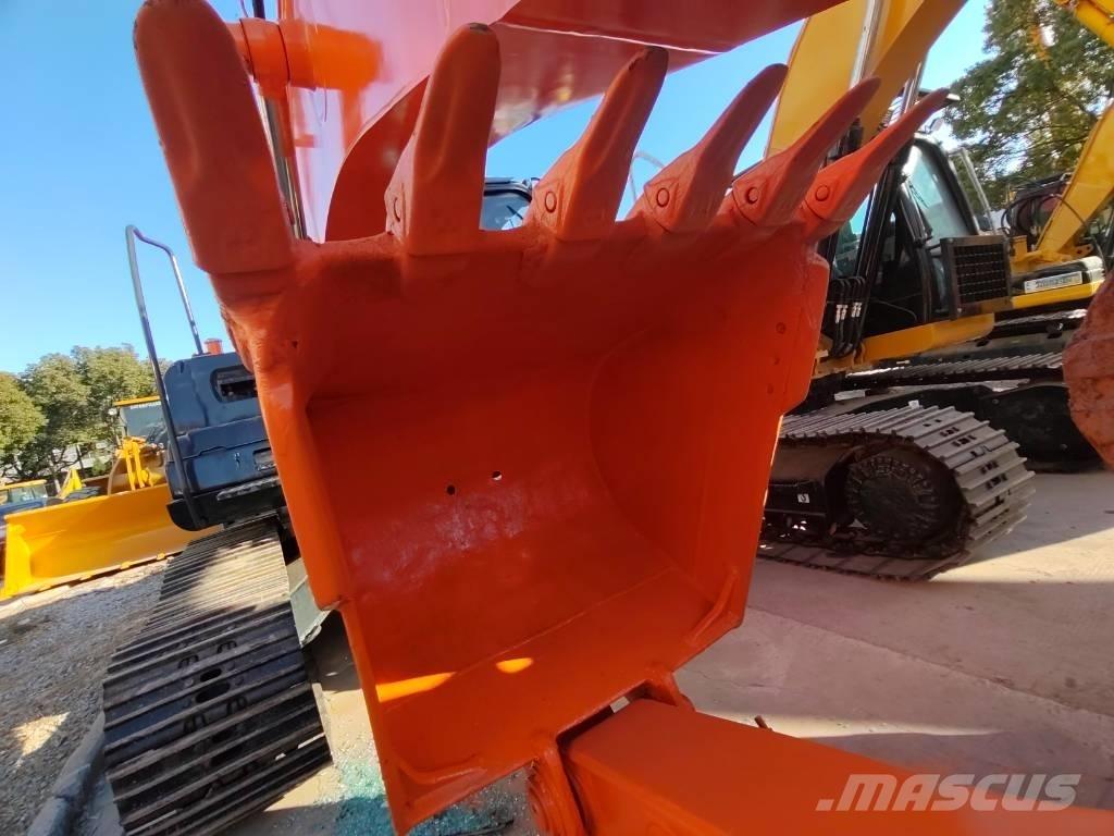 Hitachi ZX 200 حفارات زحافة