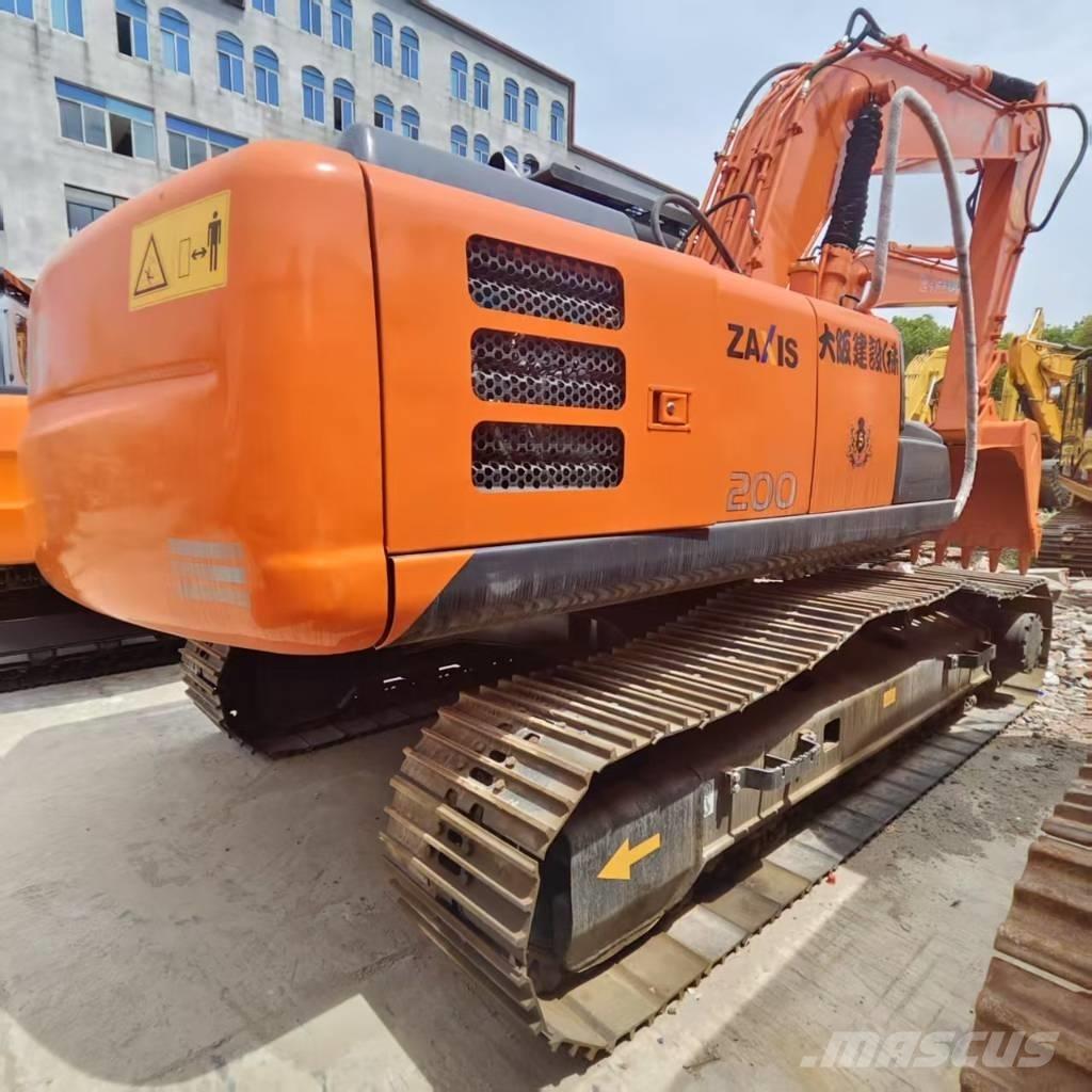 Hitachi ZX 200 حفارات زحافة
