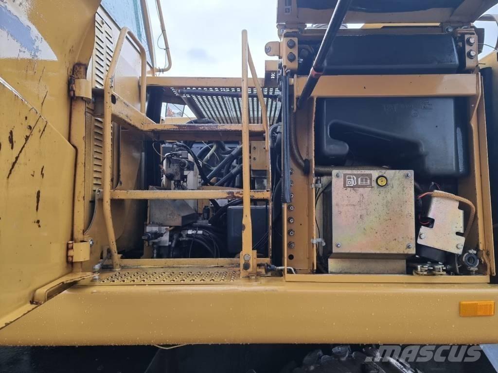 CAT M 313 C حفارات بعجل