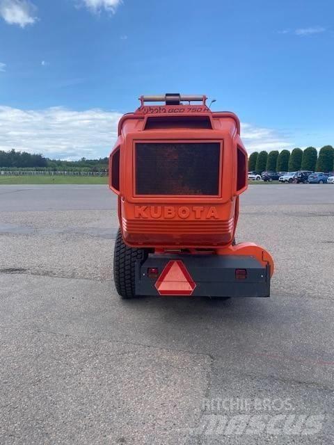 Kubota SWT37 جرارات مدمجة