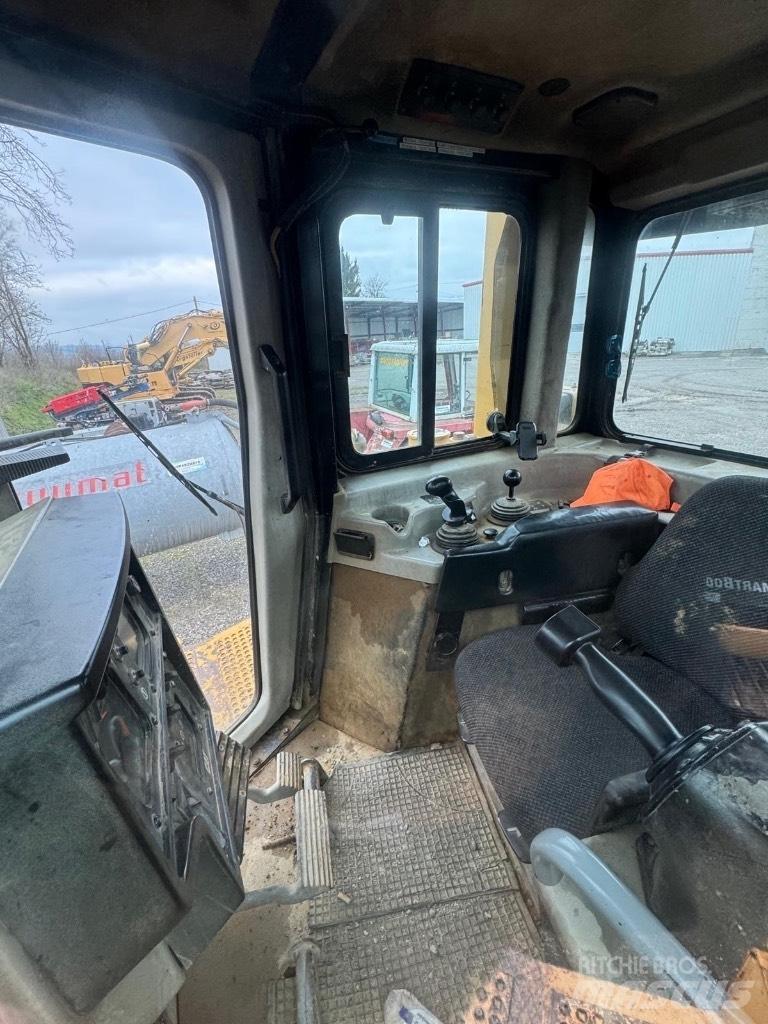 CAT D 6 R II DS XL بلدوزرات مجنزرة