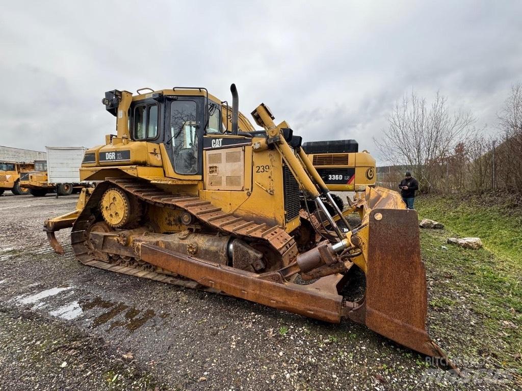CAT D 6 R II DS XL بلدوزرات مجنزرة