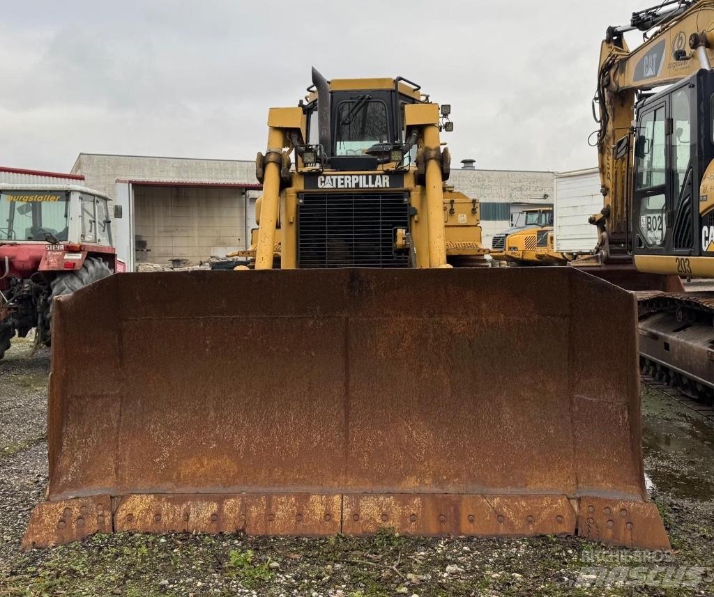 CAT D 6 R II DS XL بلدوزرات مجنزرة