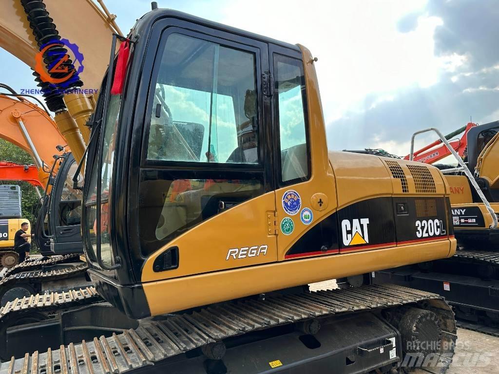 CAT 320 C حفارات زحافة