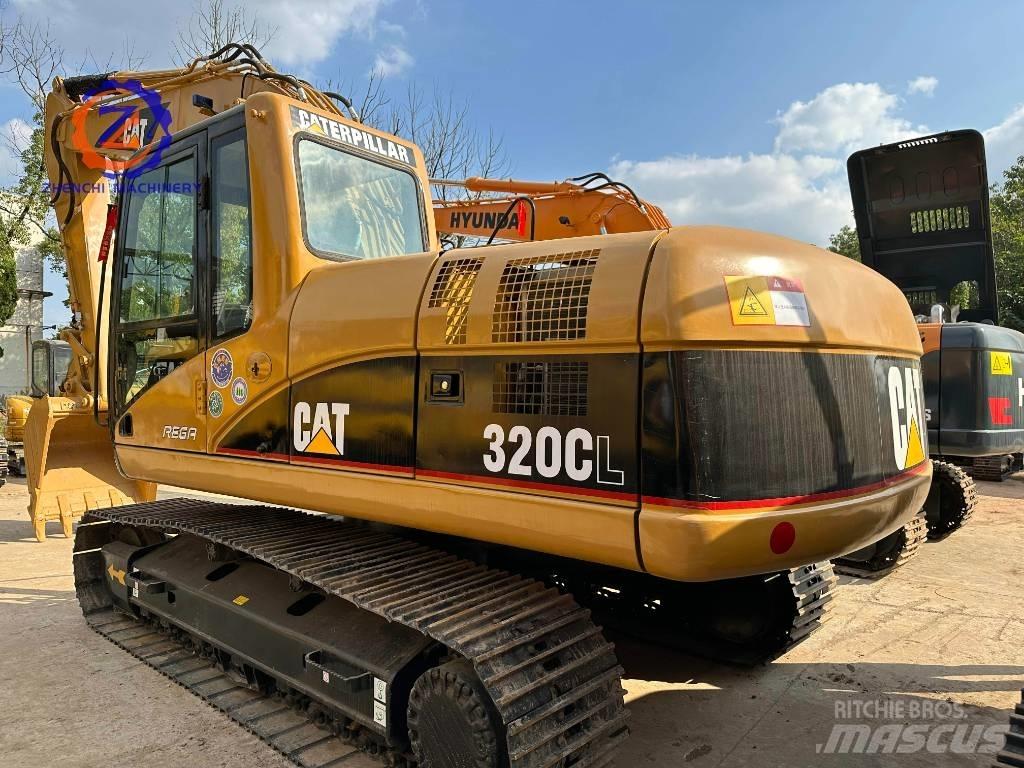 CAT 320 C حفارات زحافة
