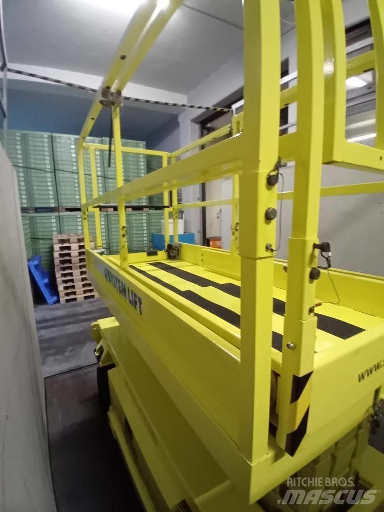 Holland Lift HL-9710 رافعات مقصية الشكل