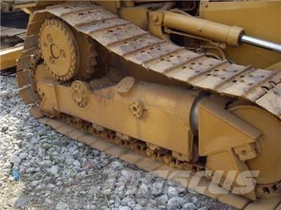 CAT D 5 H بلدوزرات مجنزرة