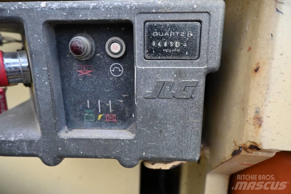 JLG 2030 ES رافعات مقصية الشكل