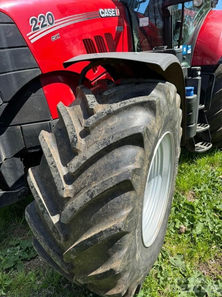 Case IH Puma 220 الجرارات