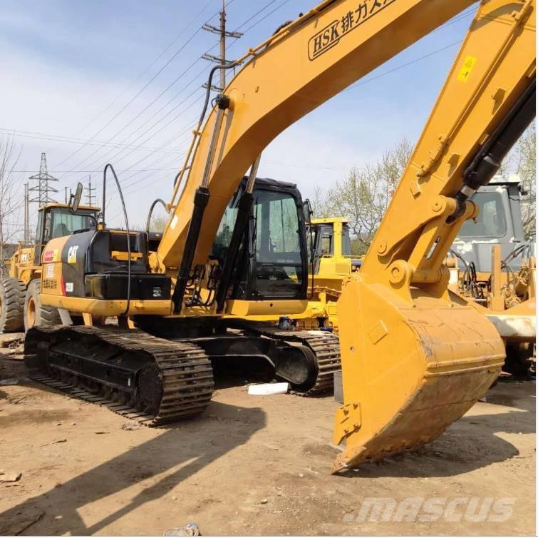 CAT 320D حفارات زحافة