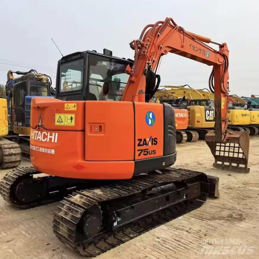 Hitachi ZX 75 US حفارات وسط 7 طن - 12 طن