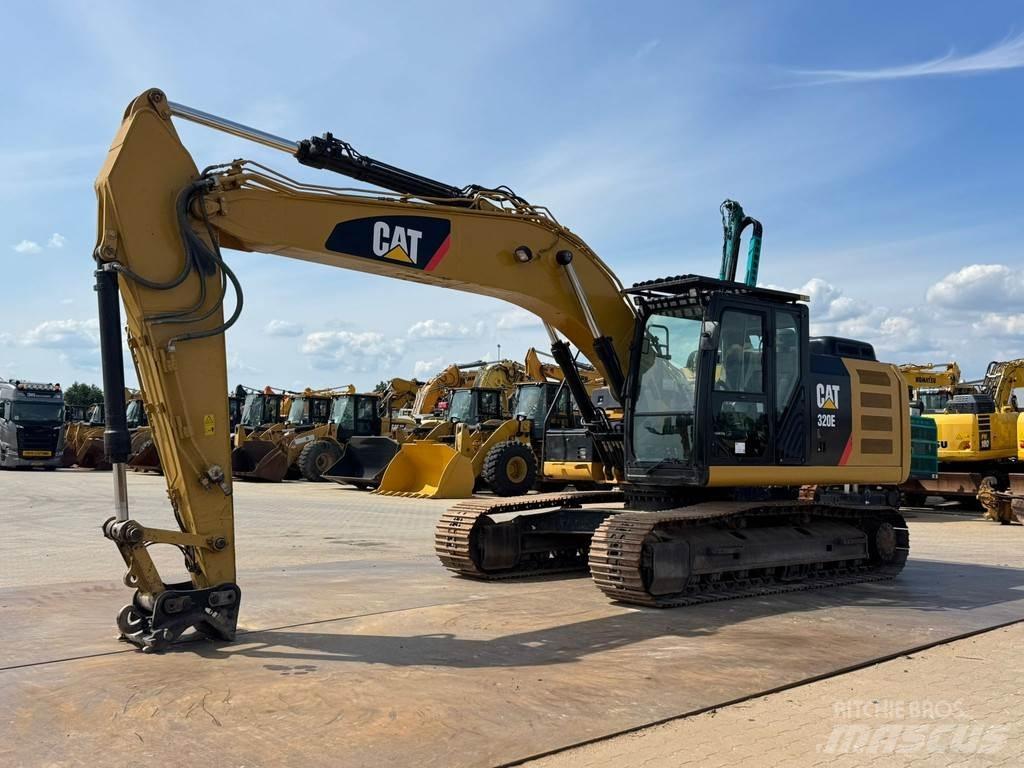 CAT 320E حفارات زحافة