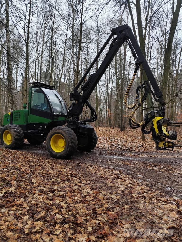 John Deere 770 حصادات
