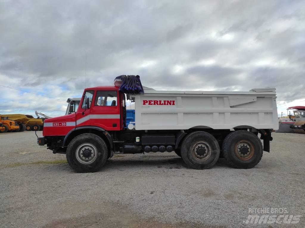 Perlini 131.33D2/C1 شاحنات أخرى