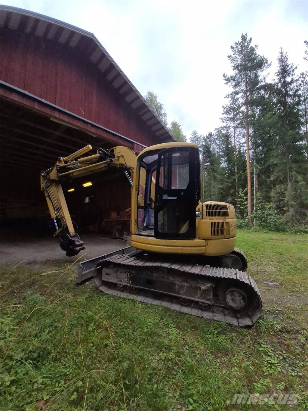 Komatsu PC75 UU حفارات زحافة