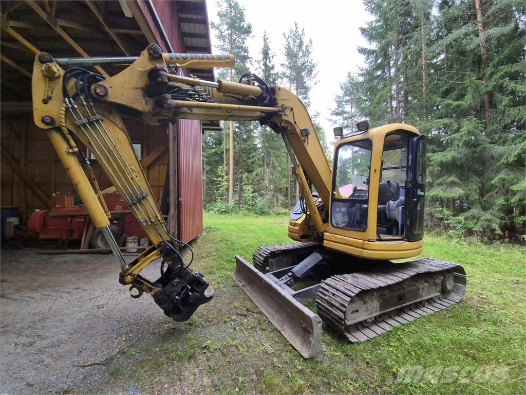 Komatsu PC75 UU حفارات زحافة