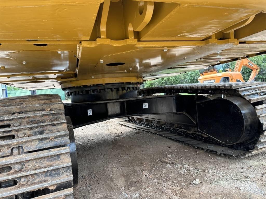 CAT 320D حفارات زحافة