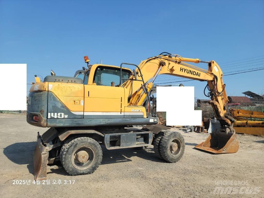 Hyundai Robex 140 W حفارات بعجل