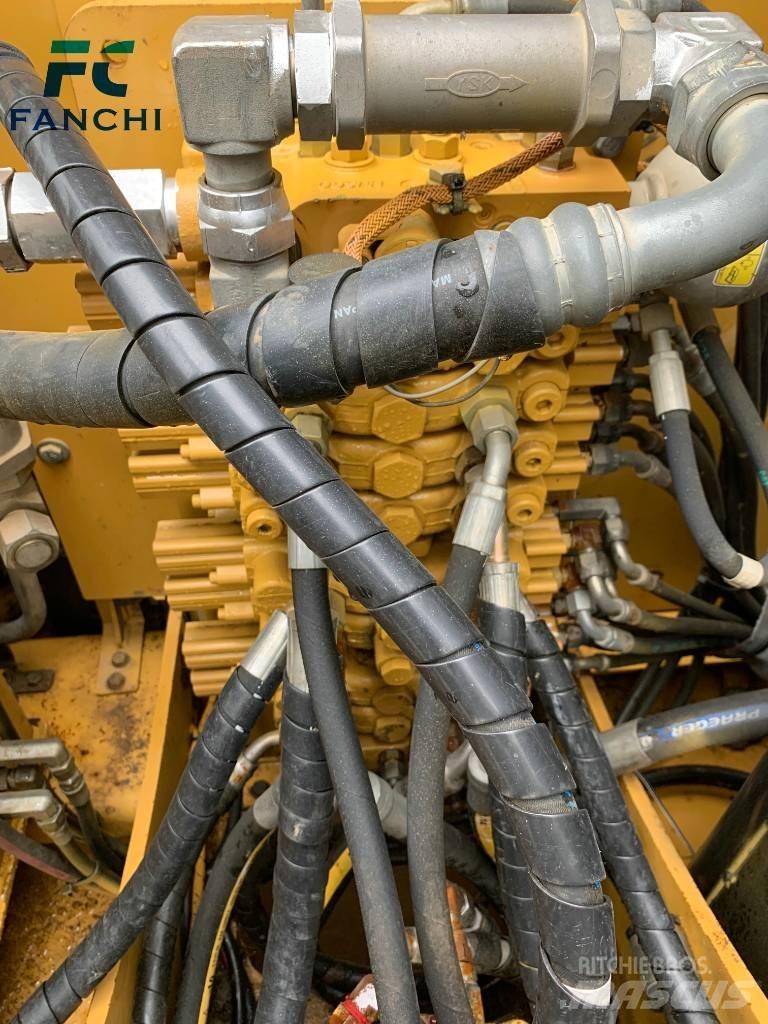 CAT 307E2 حفارات زحافة