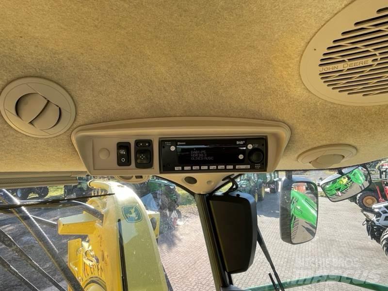 John Deere 8500 حصادات الأعلاف
