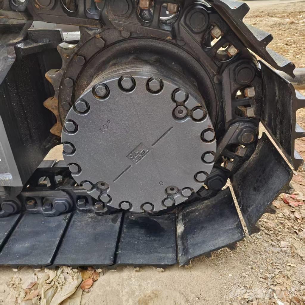 Komatsu PC 200-8 حفارات زحافة