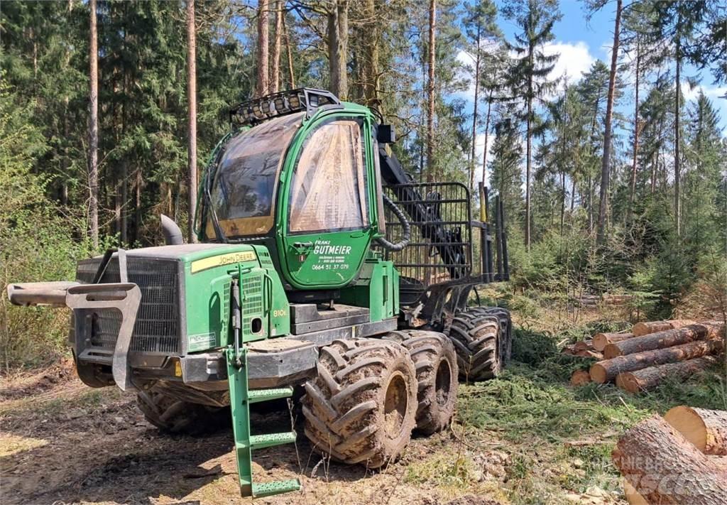 John Deere 810 E شاحنات