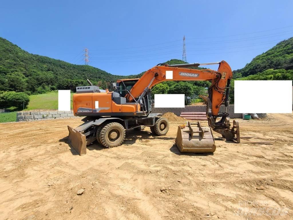 Doosan DX 140 W حفارات بعجل